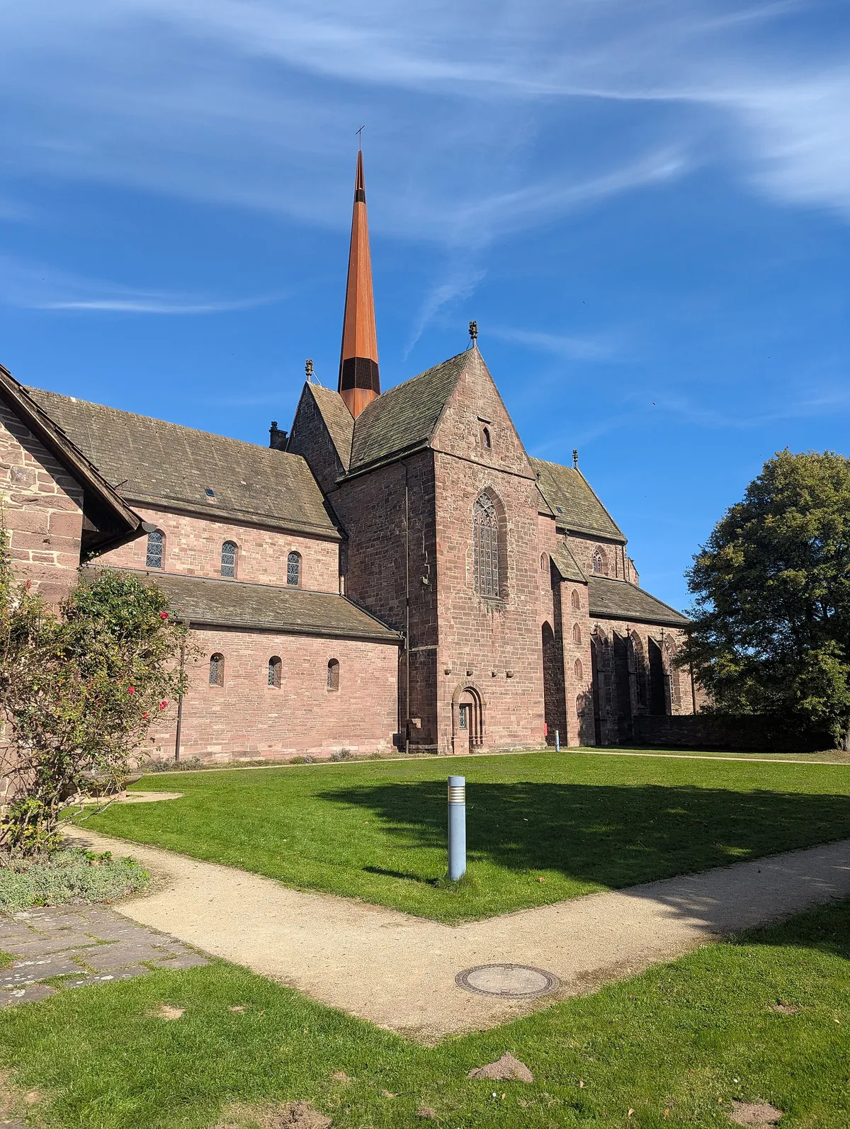 Außenansicht der Klosterkirche Amelungsborn.